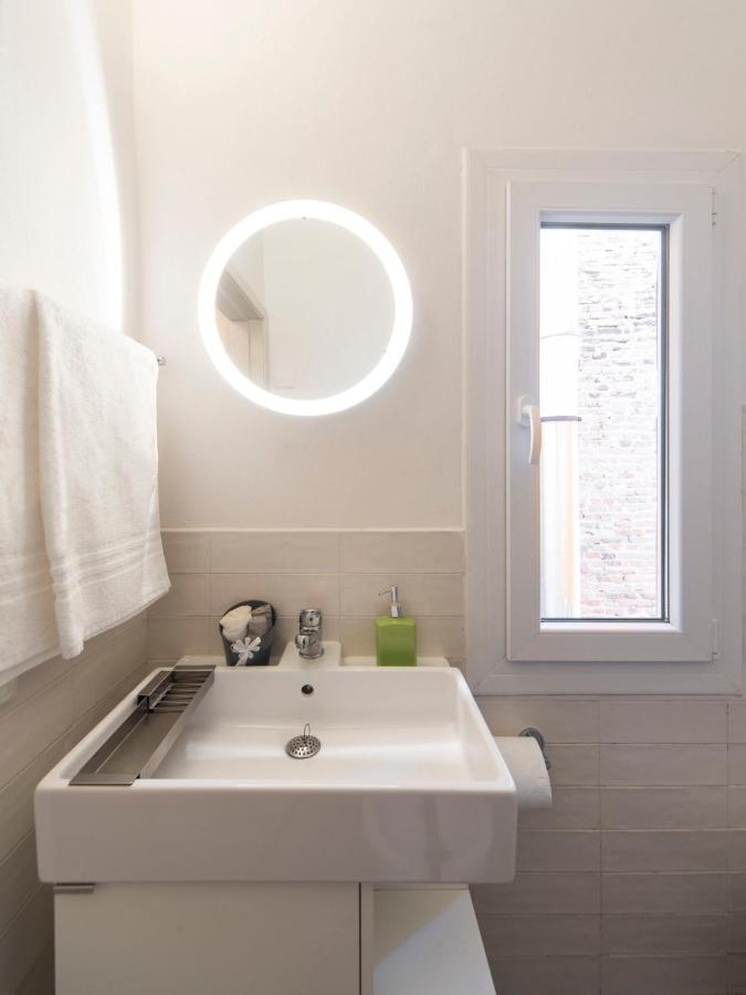 Reggio Center Lovely Apartments 레조넬에밀리아 외부 사진