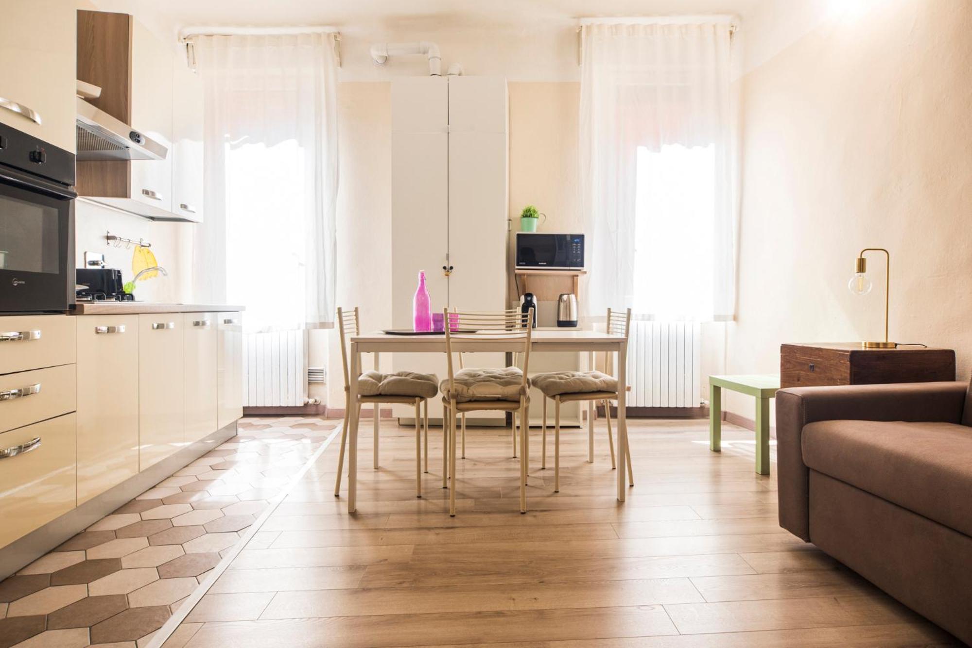 Reggio Center Lovely Apartments 레조넬에밀리아 외부 사진